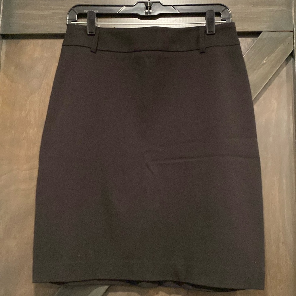 Back pencil skirt. Size 8.